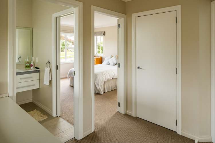 15 Te Puia Drive Aotea_15