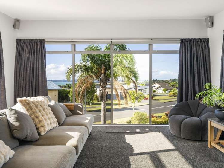 6 Intrepid Crescent Beachlands_7