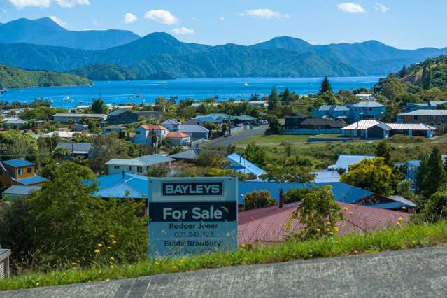 Prime land in Waikawa with spectacular views