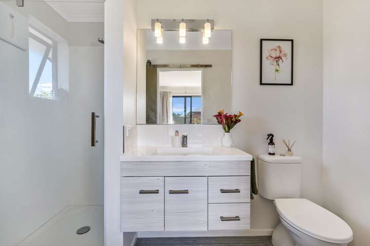 4 Ernest Place Brightwater_11