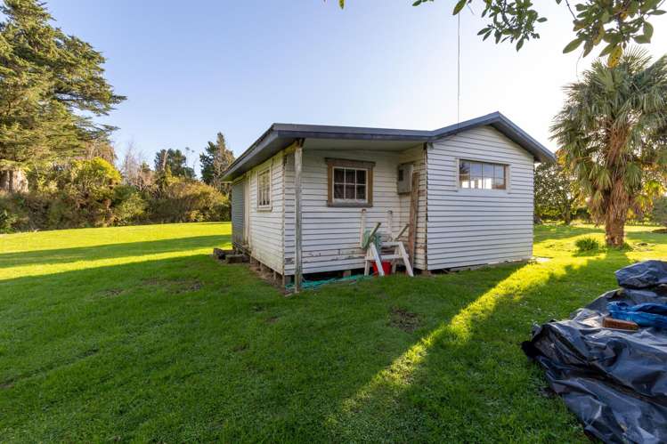 9 & 11 Sunderland Street Waimangaroa_4