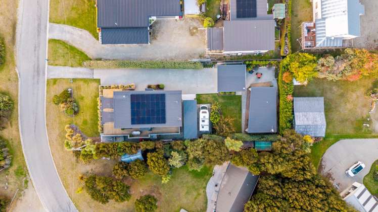 12 Flora Dora Parade Lake Hawea_26