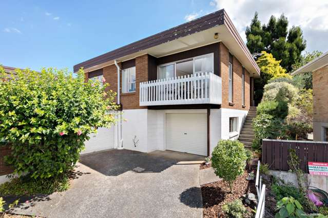 2/4 Impala Place Hillsborough_1