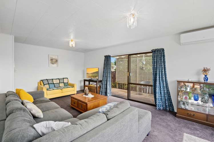 11 Simcox Street Otaki Beach_12