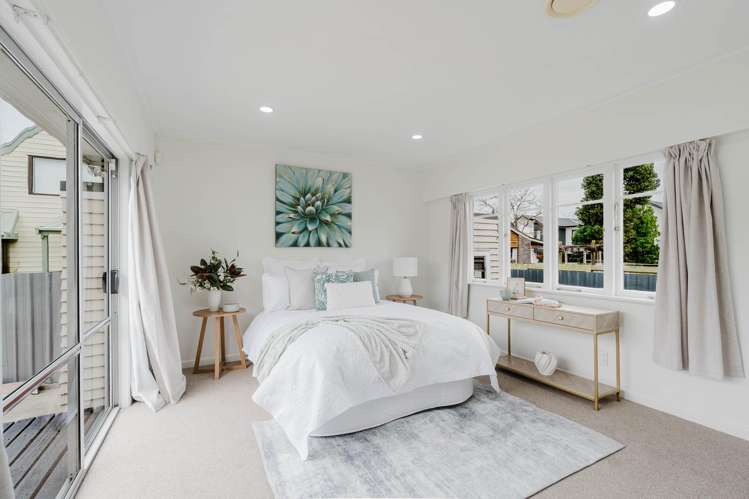 35 Lake Crescent Hamilton Lake_9