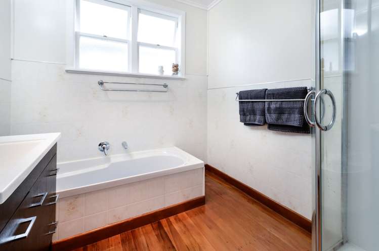 1 Crompton Road Massey_12