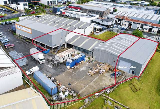 1,250sqm warehouse and 1000sqm yard!