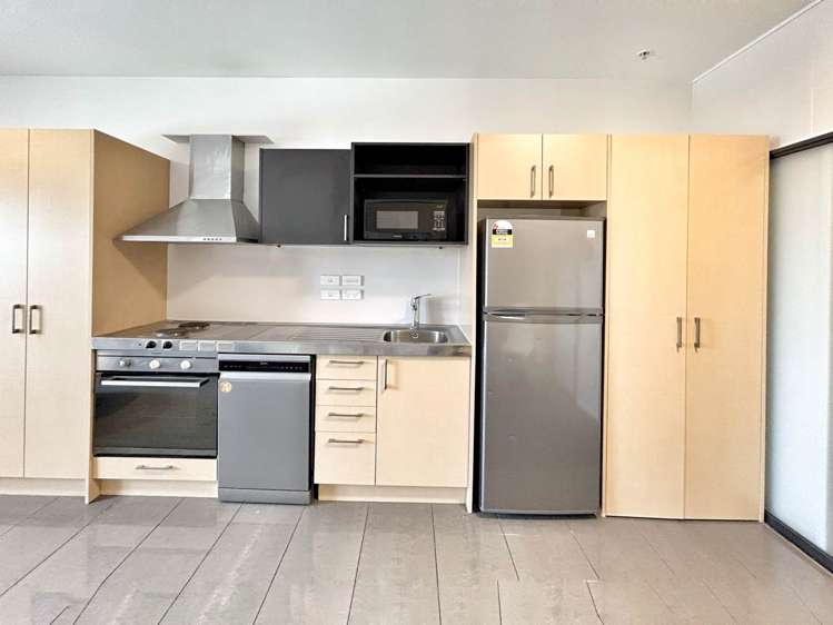 608/17 Putney Way Manukau_6