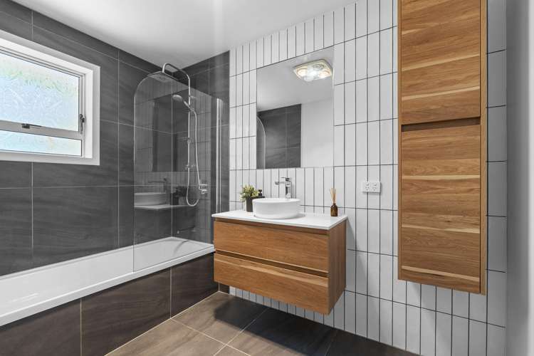 10 Waterloo Place Westown_13