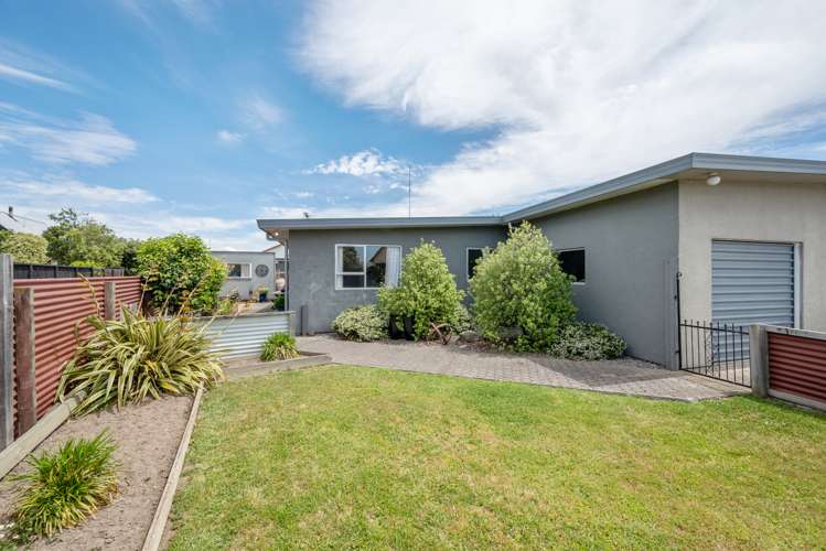 2/8 Faulkland Drive Witherlea_18