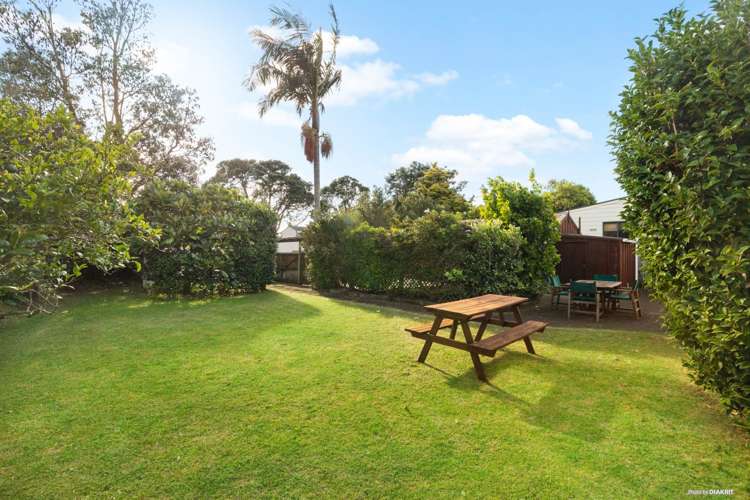 33 Ronald Avenue Glenbrook_12