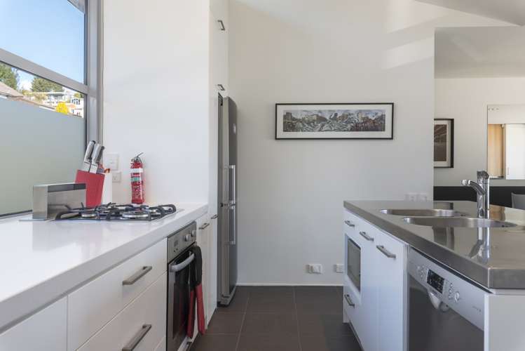6/60 Hallenstein Street Queenstown_9