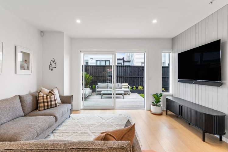 17B Holland Avenue Point England_7