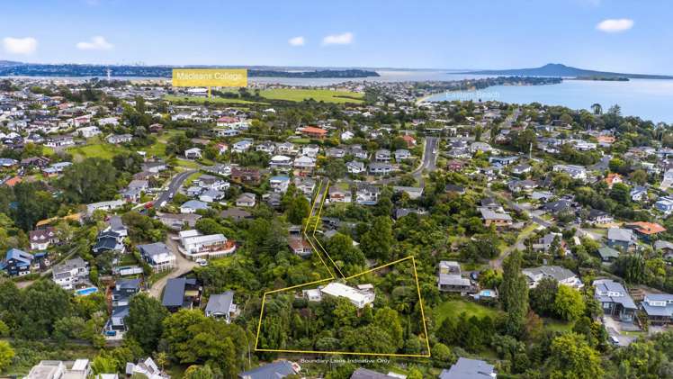 20 Colmar Road Mellons Bay_33