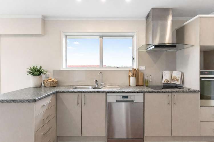 54 Meadway Sunnyhills_4