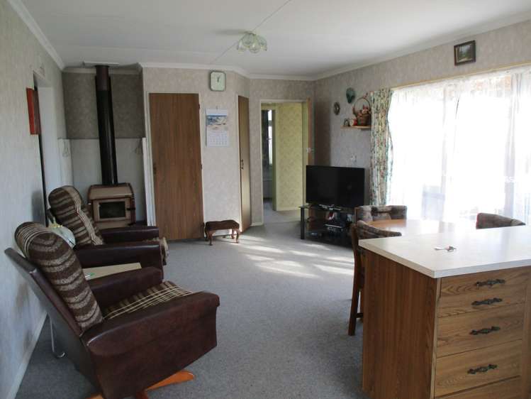 7 Park Lane Owaka_24