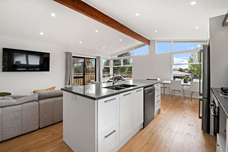 15 Finlow Drive Te Atatu South_6