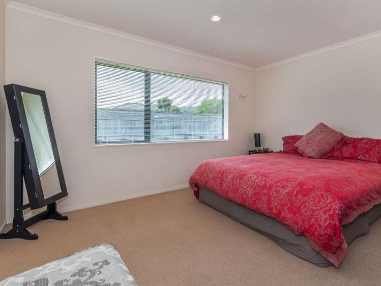 54 Percy Kinsman Crescent Riverstone Terraces_11