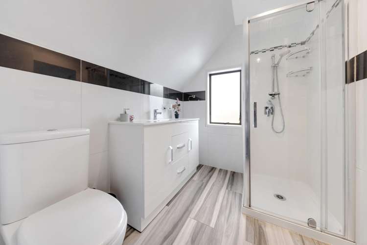 2/31 Challen Close Conifer Grove_14