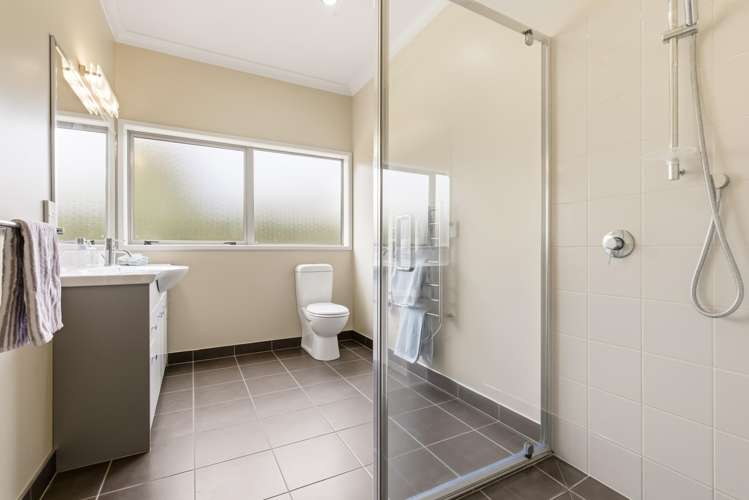 2/17 Tremaine Avenue Two Mile Bay_14