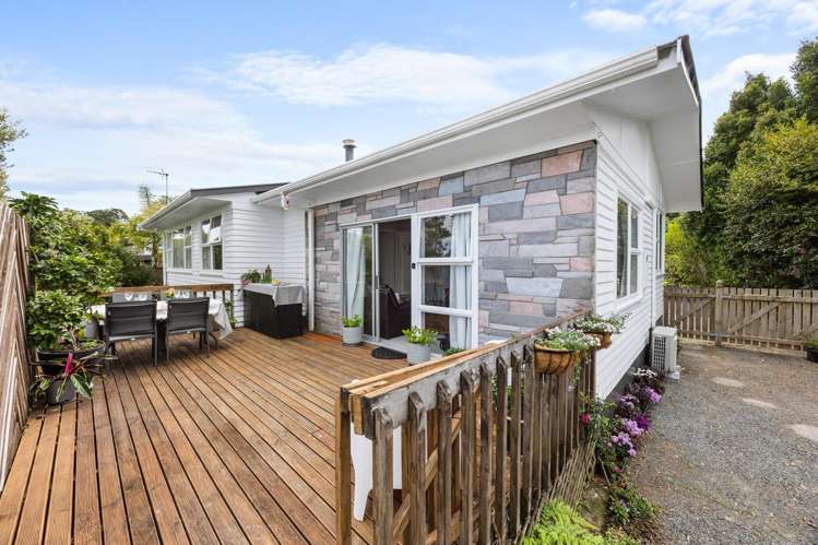 15 Helleur Road Massey_16