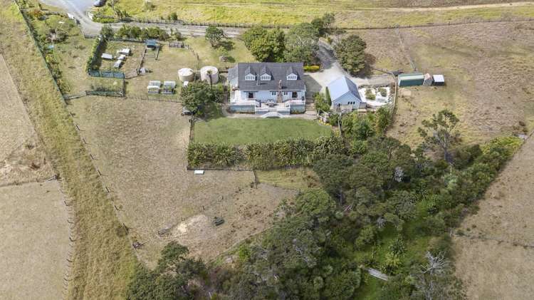 176 Valley Road Waitoki_46