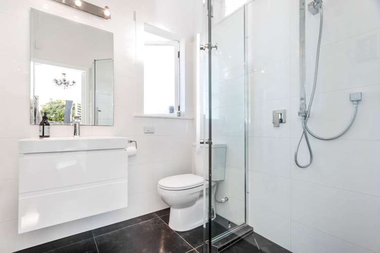 71 Beach Road Mellons Bay_38