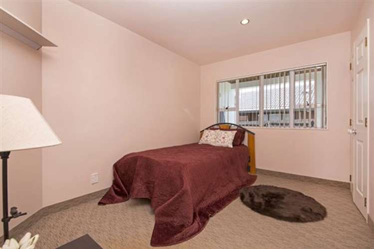 8 Woodview Rise Botany Downs_19