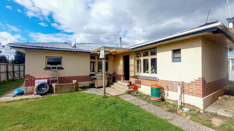 21 Main Road Tuatapere_11