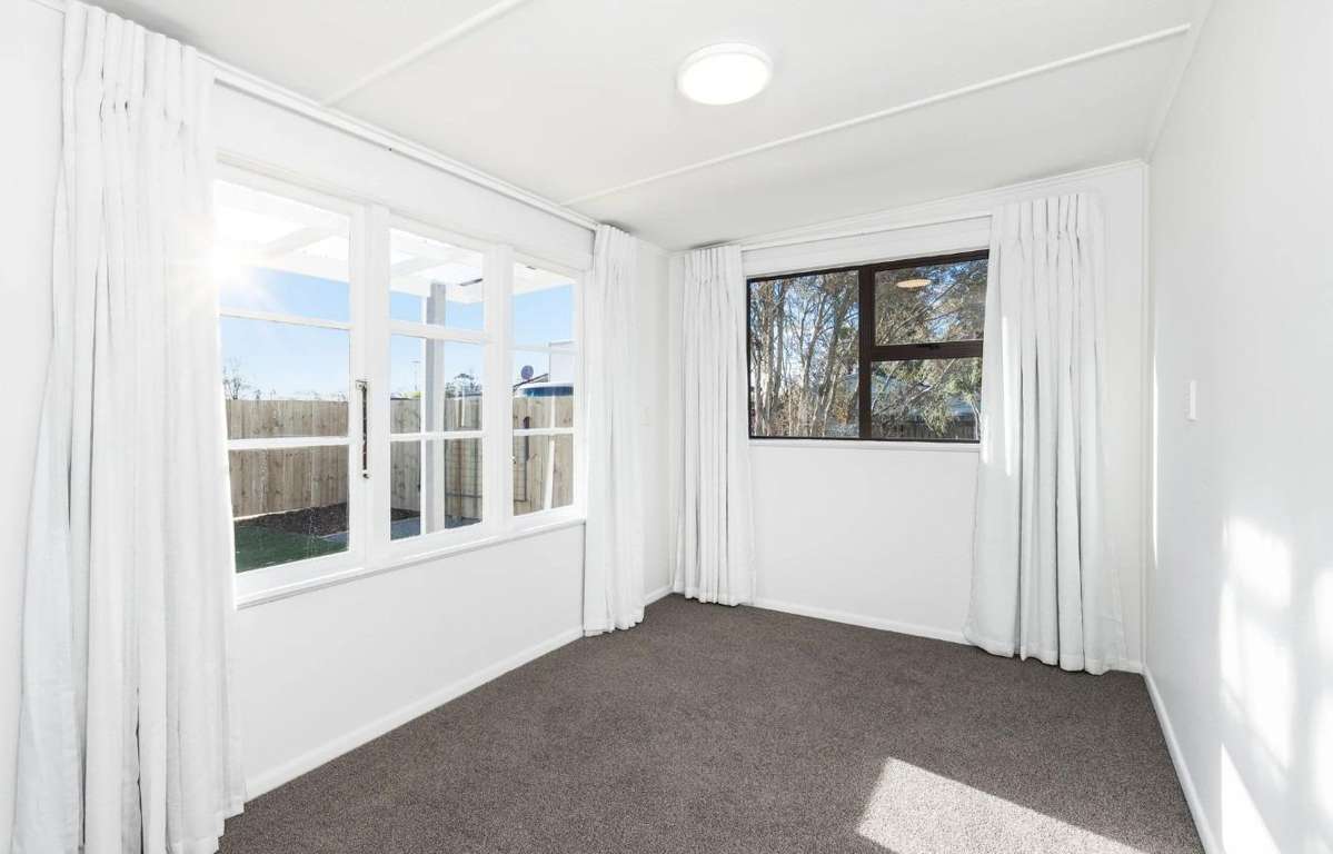 JUST RENOVATED – SPACE, STYLE & AN UNBEATABLE LOCATION! 5