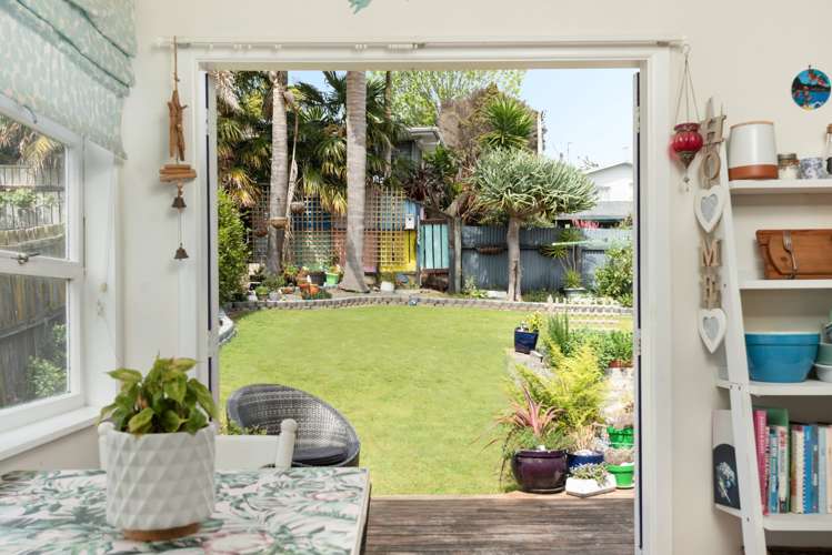 8b Esk Street Parkvale_16