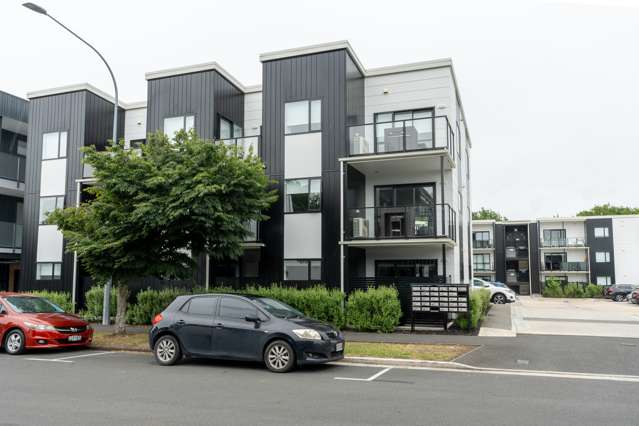 103/17 Vialou Street Hamilton Central_1