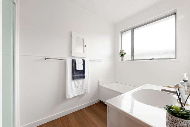 2/12a Yeovil Road Te Atatu Peninsula_11