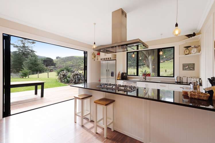 541 South Makara Road Makara_14