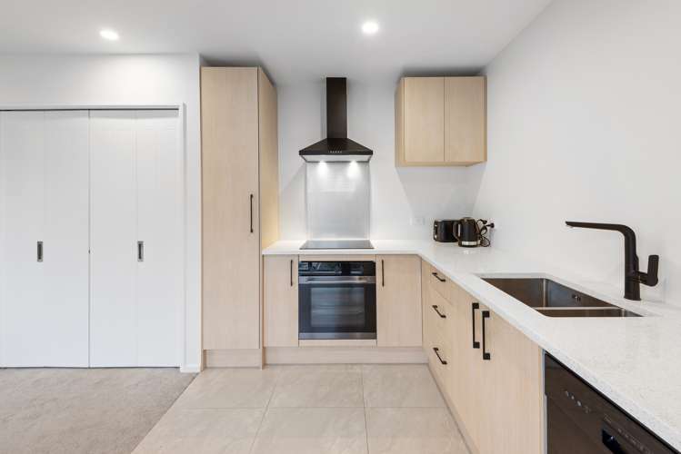 2/407 Hereford Street Linwood_7