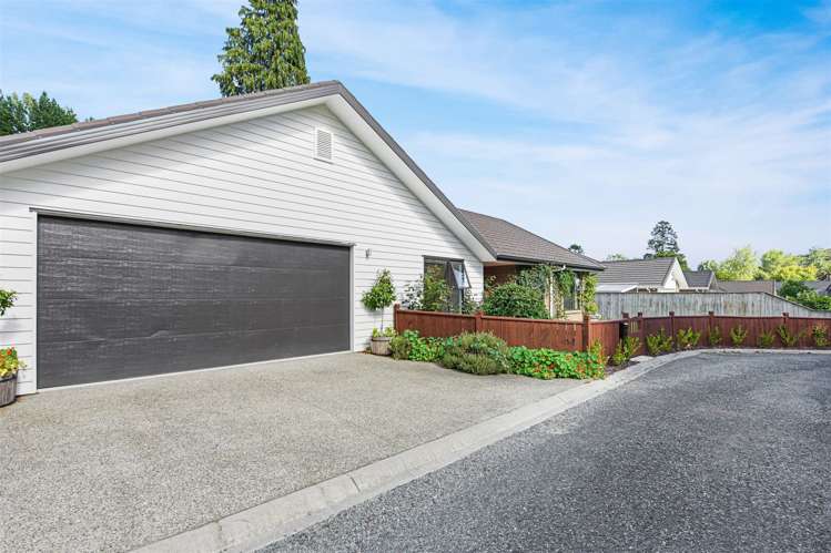 32 Sunningdale Drive Stoke_25