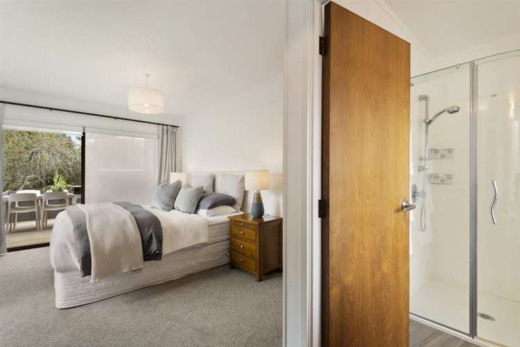 8 Riviera Place Hauraki_14