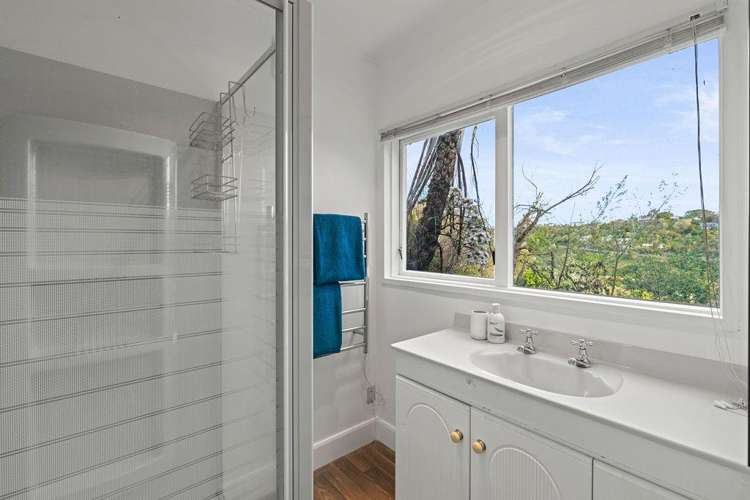 20 Shakespeare Road Bastia Hill_13