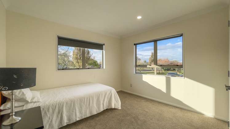 165 The Oaks Drive Leamington_15