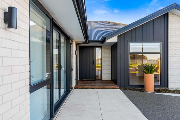 3 Earlsbrook Boulevard Lincoln_23