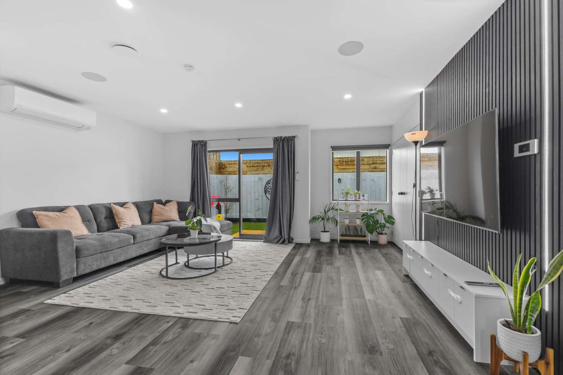 2/7 Gambare Place Wattle Downs_0