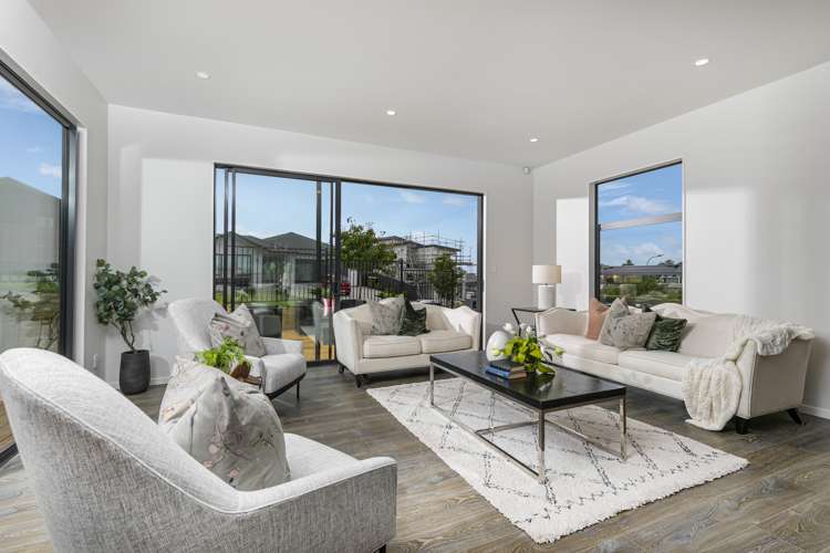 8 Canoe Lane Riverhead_13