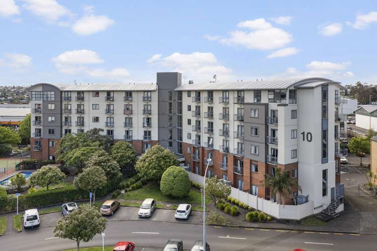 1q/10 Crown Lynn Place New Lynn_11