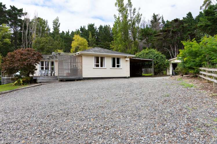 1/2497 Coast Road Pongaroa_4