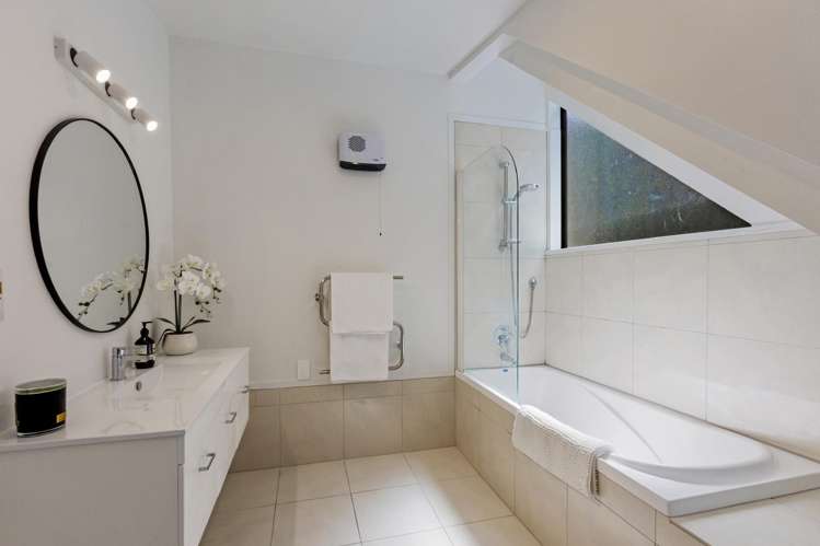 6 MacKinnon Terrace Sunshine Bay_13