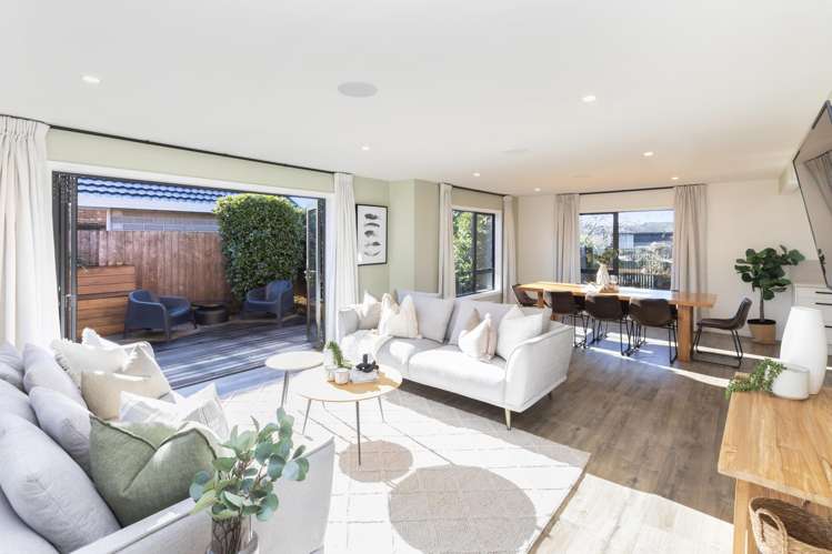 54 Regency Crescent Redwood_10