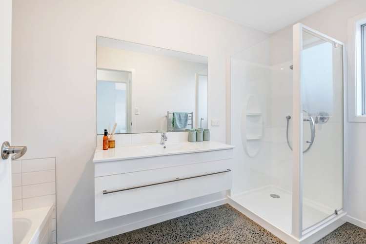 8a Beach Road Manly_14