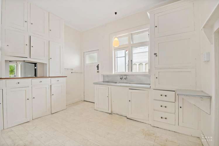 7 Warborough Avenue Epsom_11