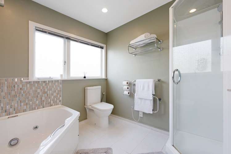 79 Thurleigh Grove Karori_16