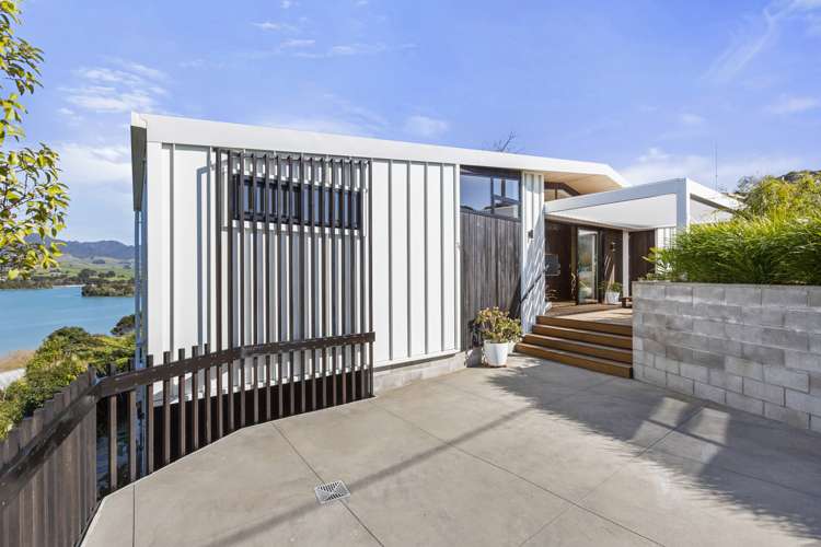 21 Point Street Raglan_6